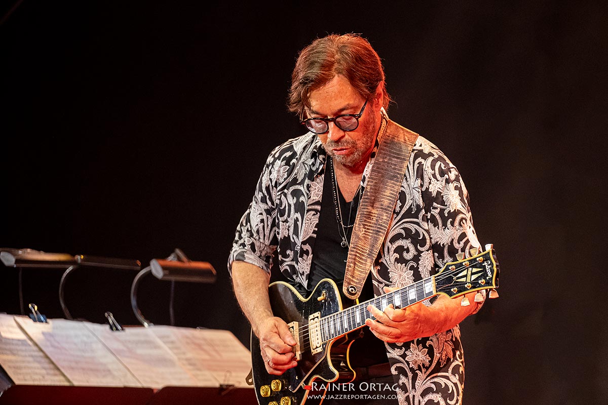 Al Di Meola bei der jazzopen Stuttgart 2024