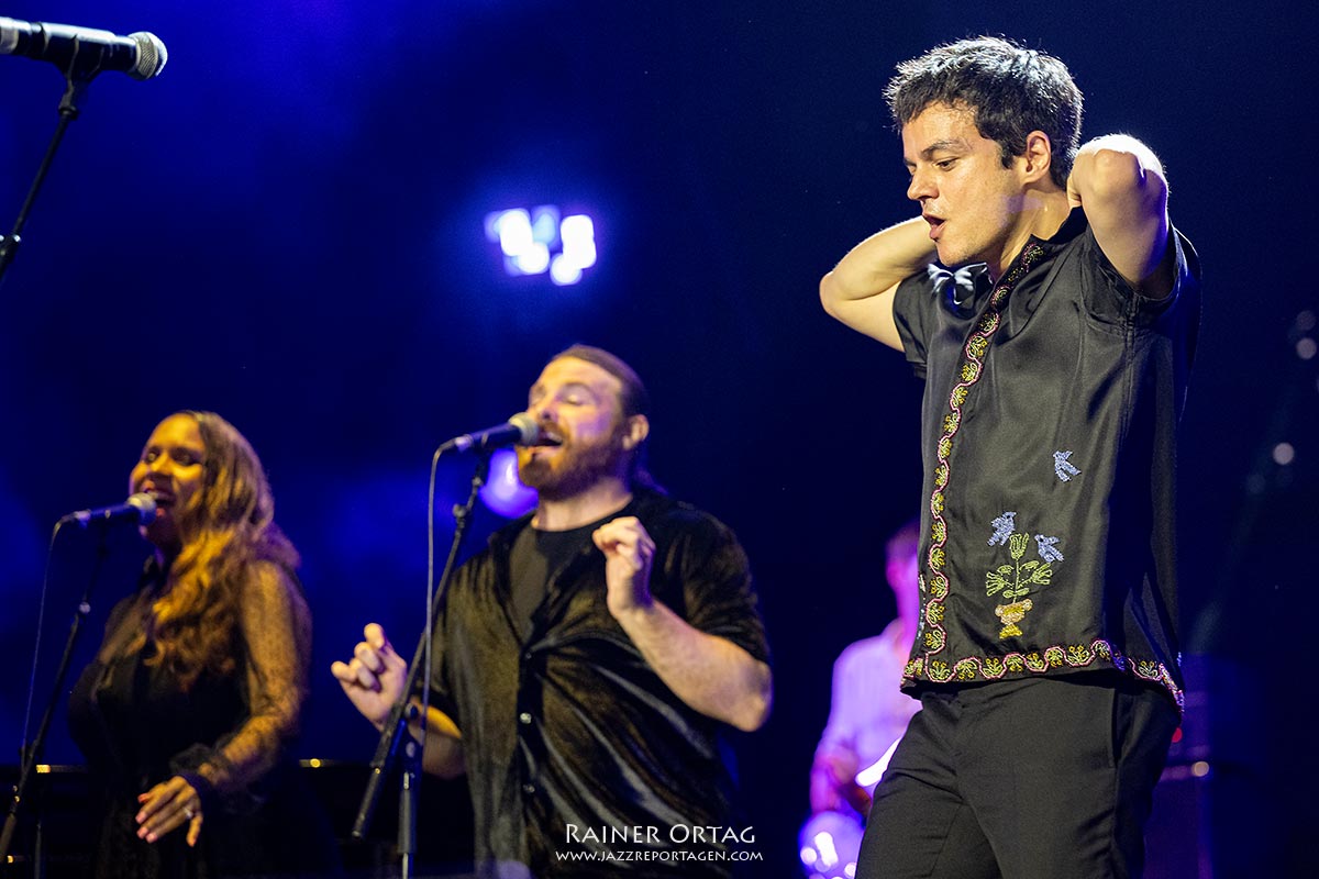 Jamie Cullum bei der jazzopen Stuttgart 2024