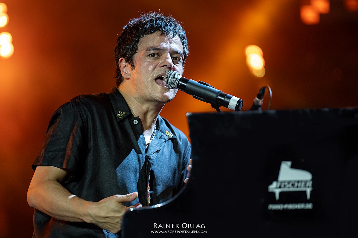 Jamie Cullum bei der jazzopen Stuttgart 2024