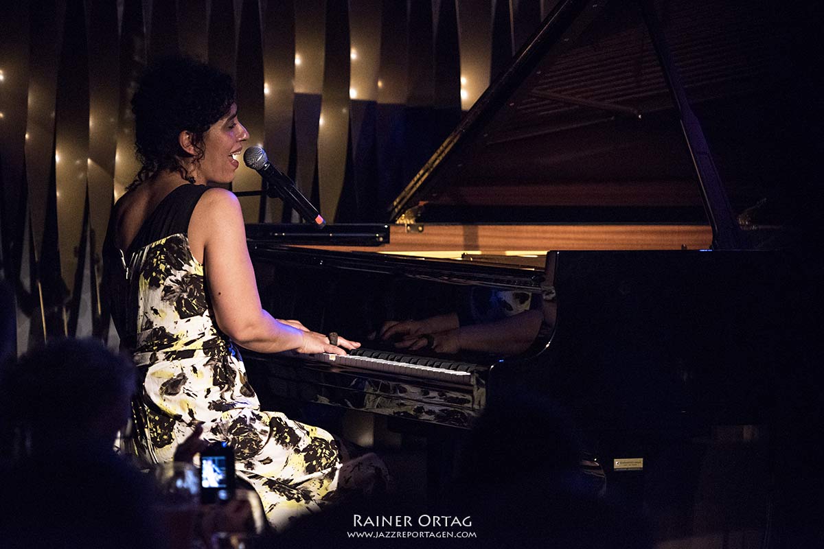 Julia Biel im Jazzclub Bix bei den jazzopen Stuttgart 2019