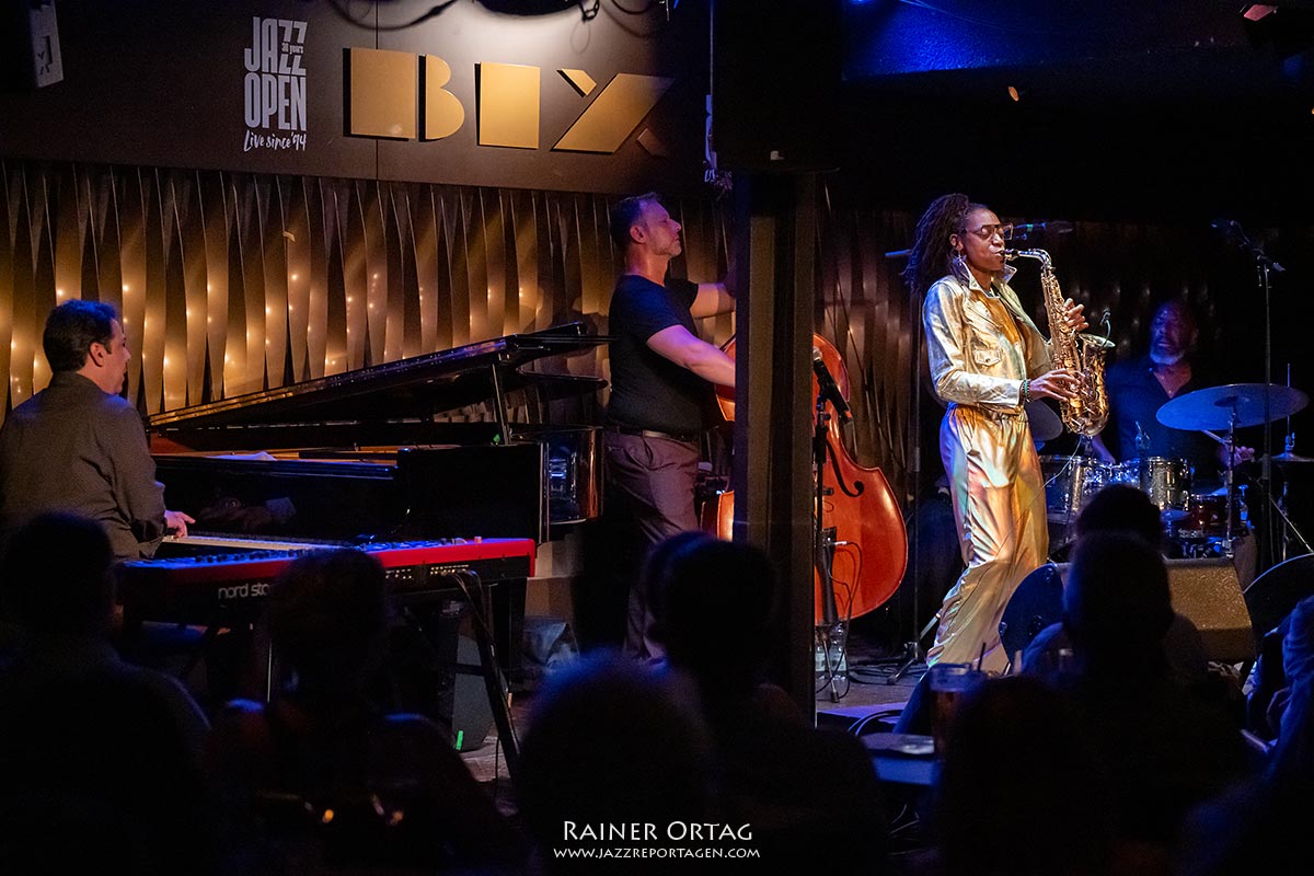 Lakecia Benjamin bei der jazzopen Stuttgart 2024 im Jazzclub Bix