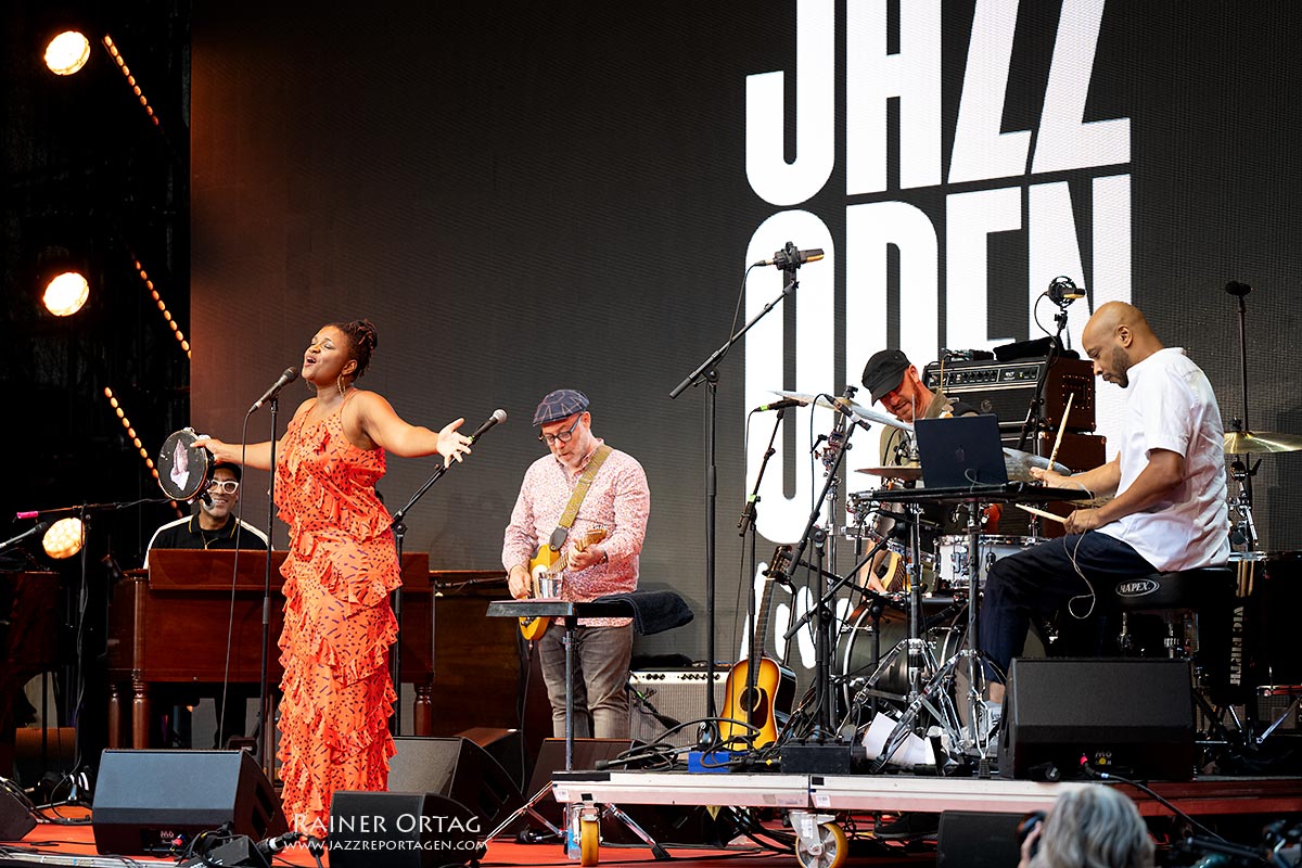 Lizz Wright bei der jazzopen Stuttgart 2024