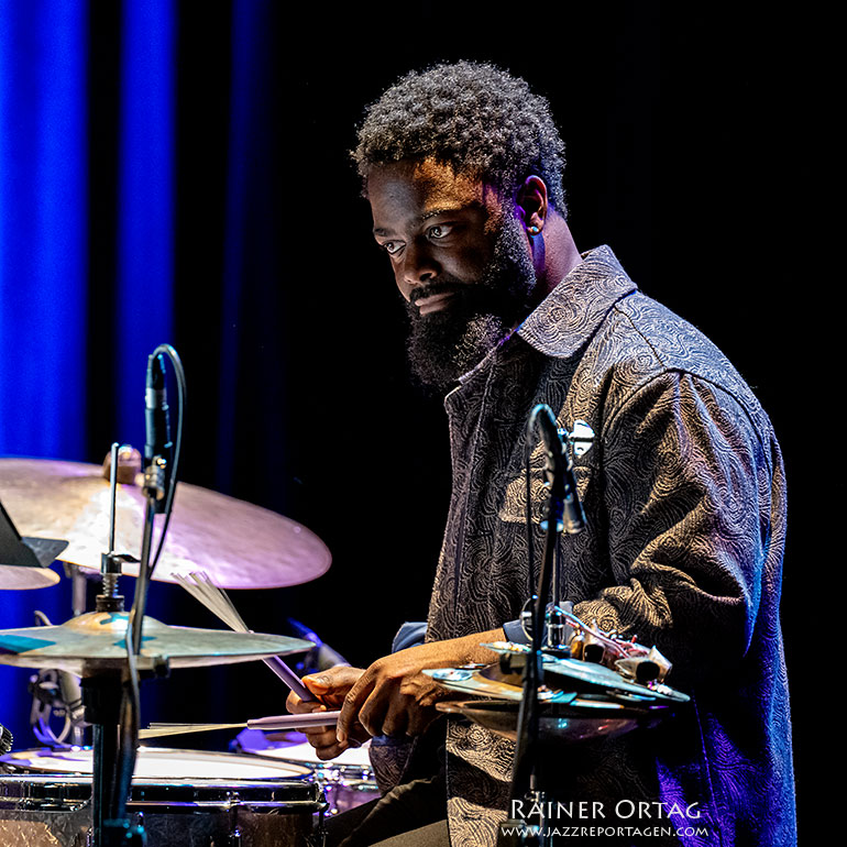 Marcus Gilmour mit dem Cross Currents Trio im Theaterhaus Stuttgart 2024