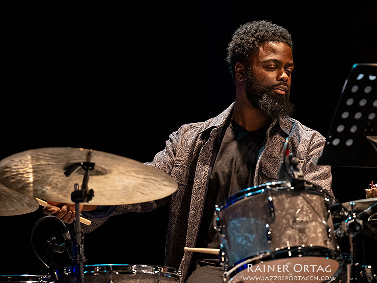 Marcus Gilmour mit dem Cross Currents Trio im Theaterhaus Stuttgart 2024