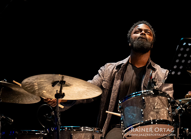 Marcus Gilmour mit dem Cross Currents Trio im Theaterhaus Stuttgart 2024