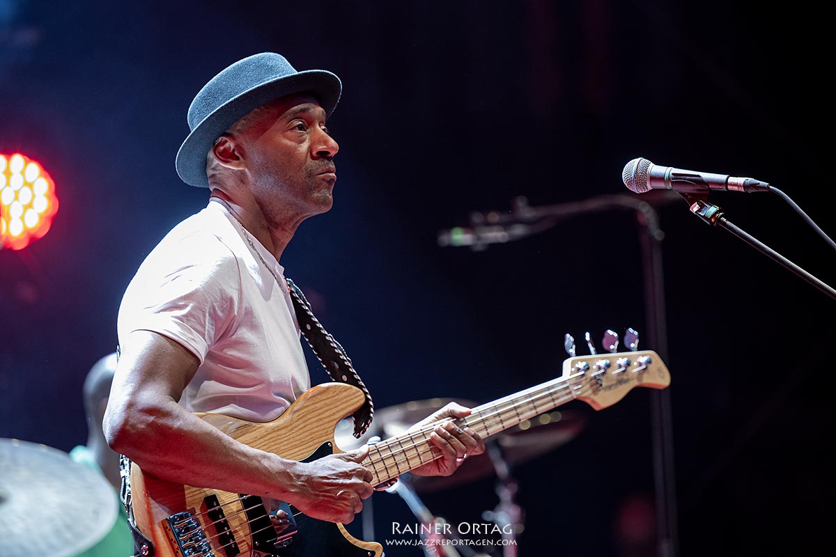 Marcus Miller bei der jazzopen Stuttgart 2024