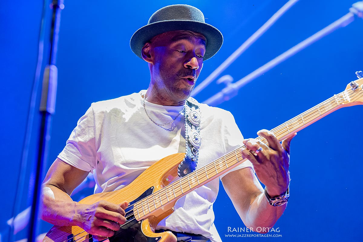 Marcus Miller bei der jazzopen Stuttgart 2024