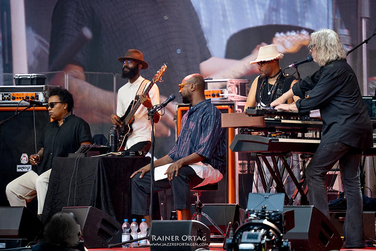 Meshell Ndegeocello bei der jazzopen Stuttgart 2024