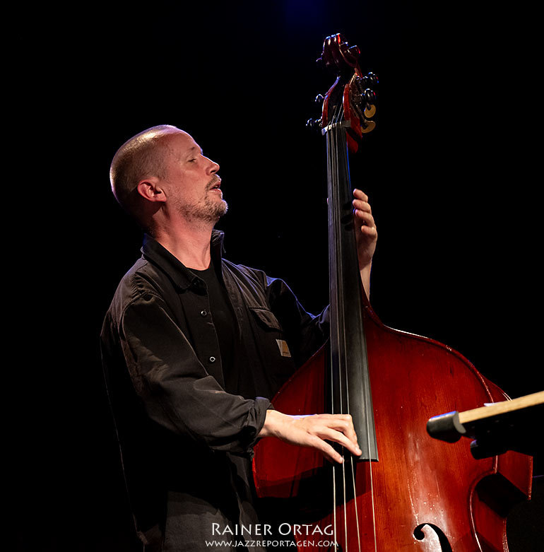 Petter Eldh beim Jazzfestival Esslingen in der Dieselstrasse 2024