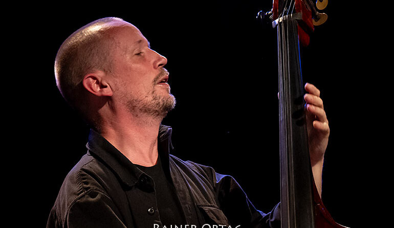 Petter Eldh beim Jazzfestival Esslingen in der Dieselstrasse 2024