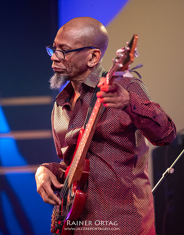 Reggie Washington bei der 53. Internationalen Jazzwoche Burghausen 2024