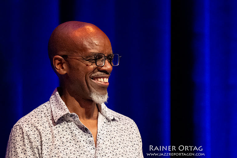 Rudy Royston mit dem Bill Frisell Trio im Sudhaus Tübingen 2024