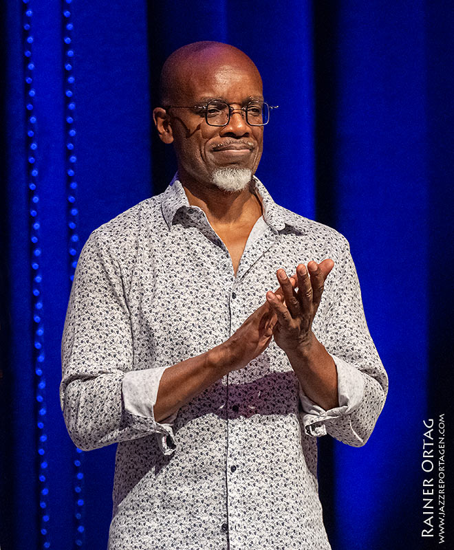 Rudy Royston mit dem Bill Frisell Trio im Sudhaus Tübingen 2024