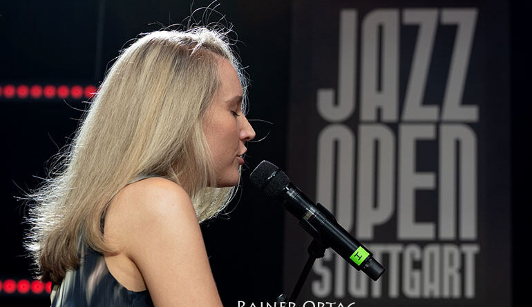 Sarah McKenzie bei der jazzopen Stuttgart 2022