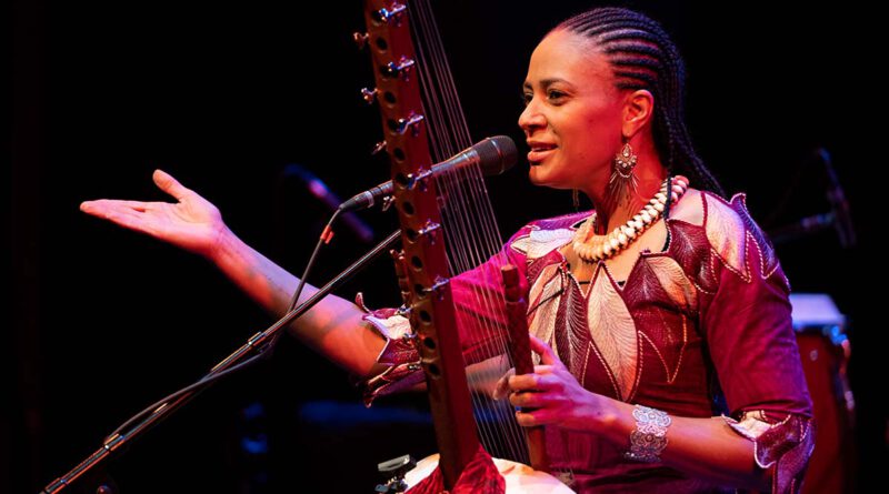 Sona Jobarteh & Band bei den Internationalen Theaterhaus Jazztagen 2022