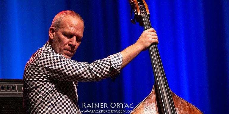 Avishai Cohen bei den Internationalen Theaterhaus Jazztagen 2024